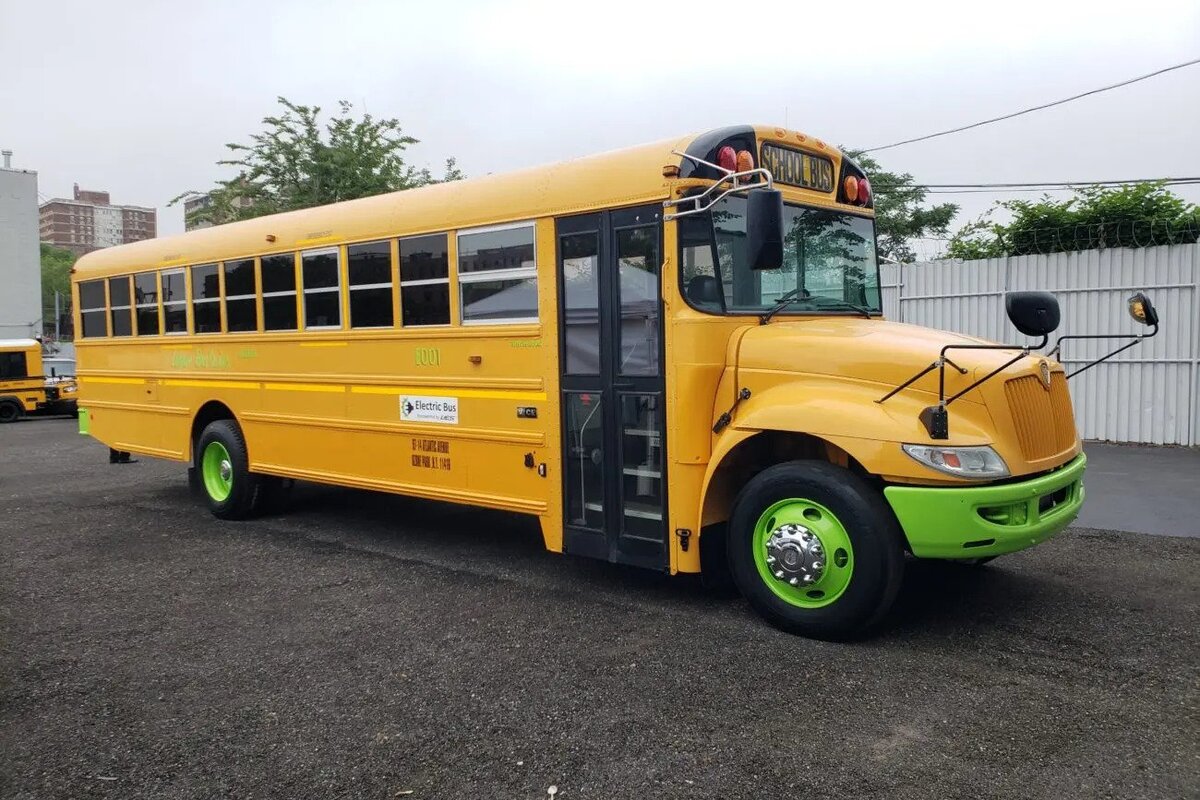 A Retired School Bus Has Been Transformed Into an Amazing Home